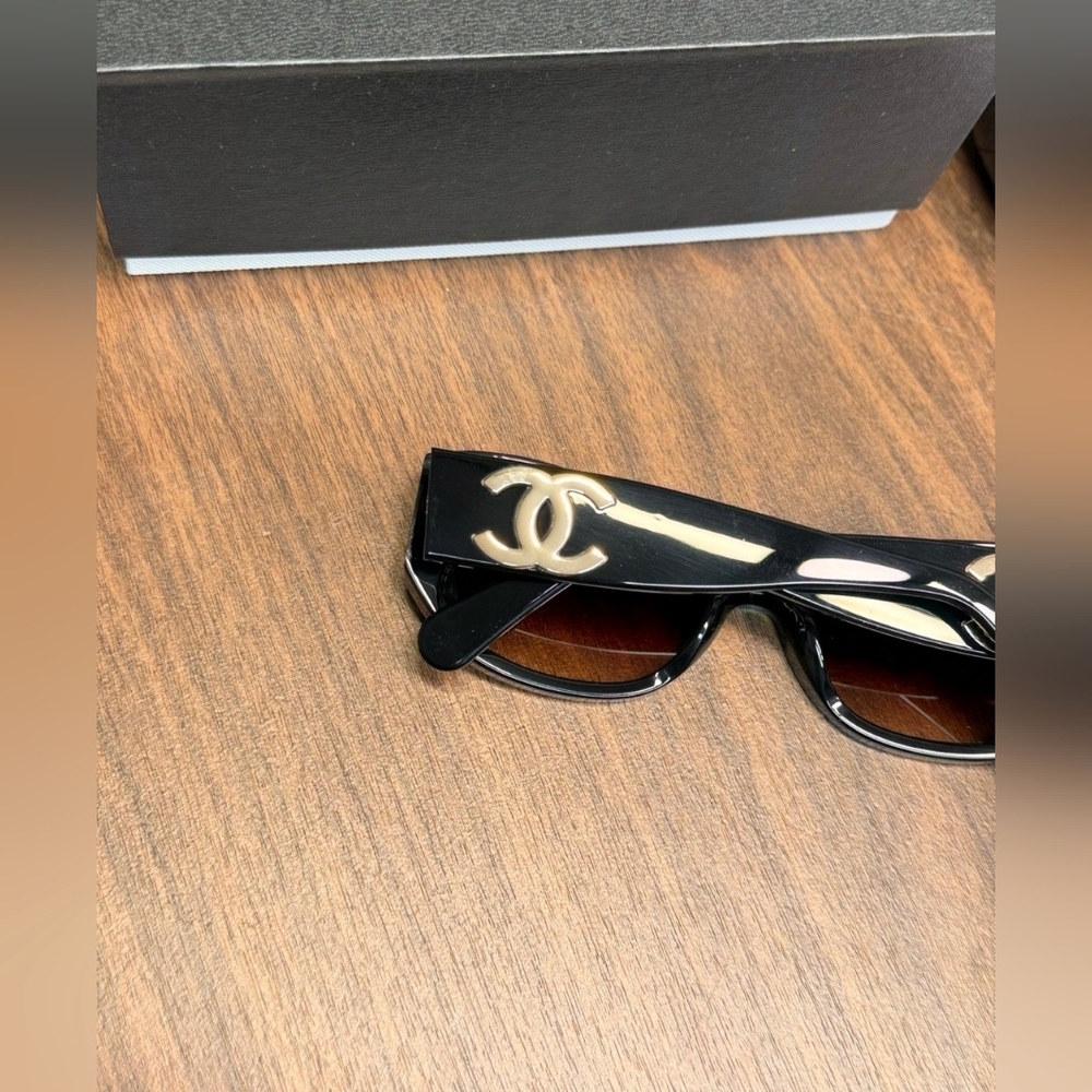 CHANEL SUNGLASSES - Picture 7 of 9